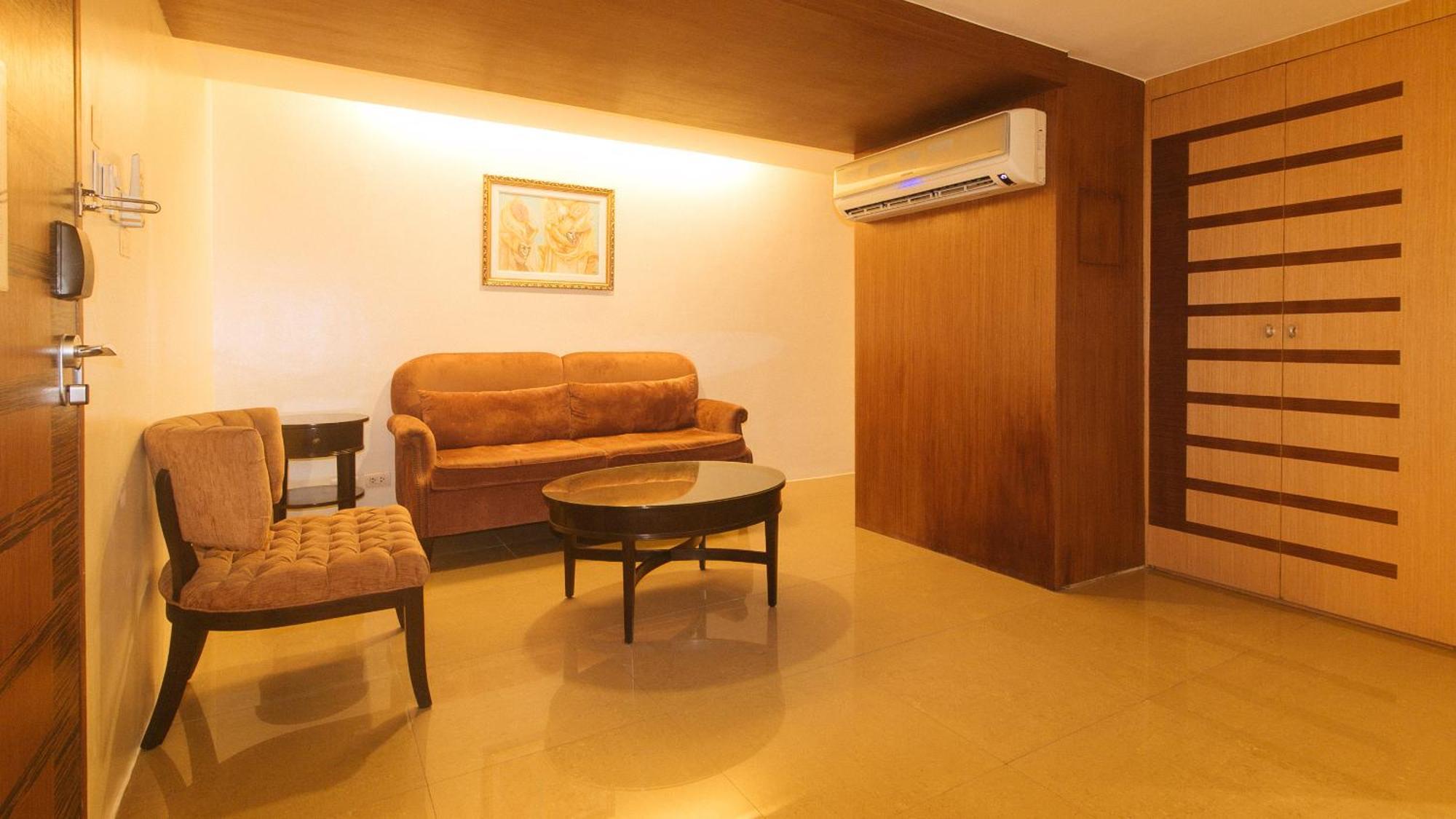 Torre Venezia Hotel Quezon City Esterno foto