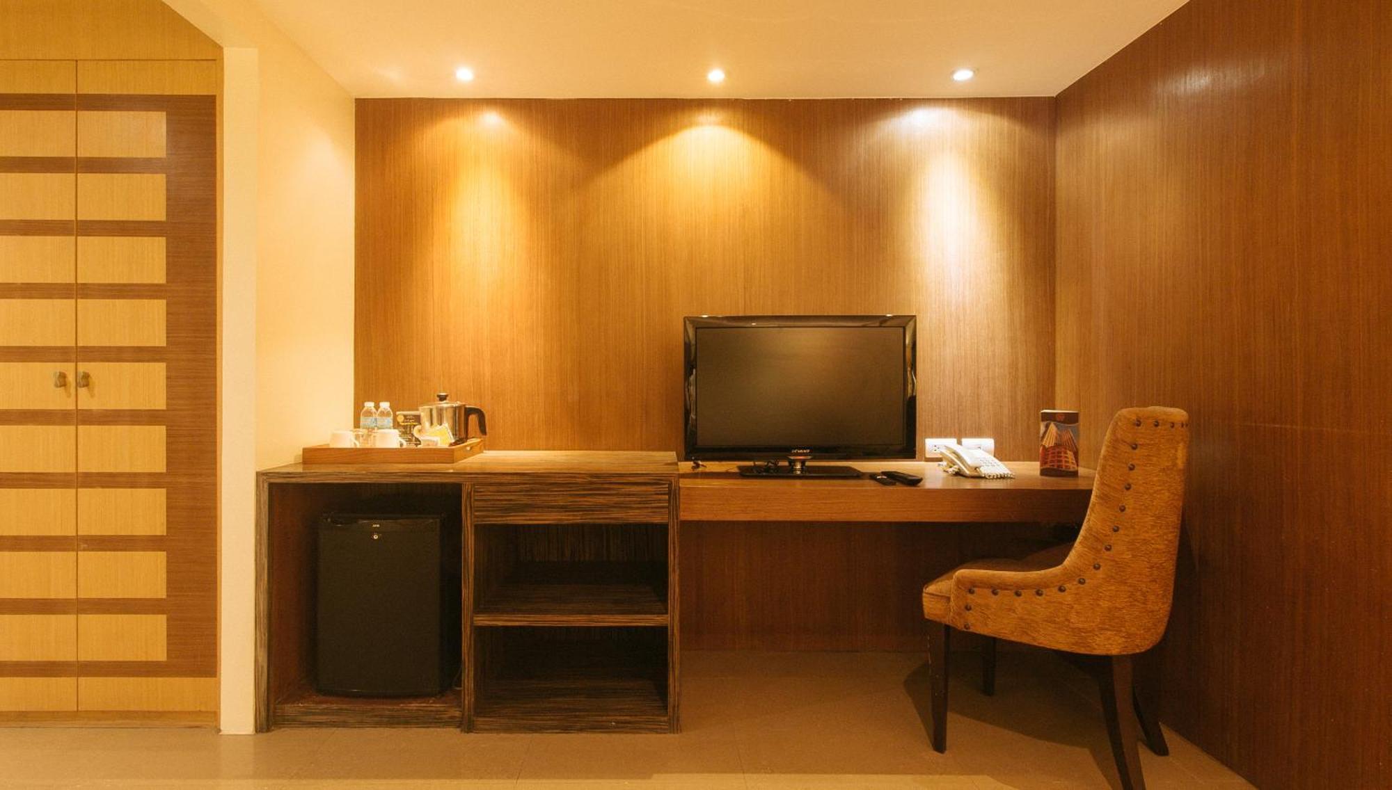 Torre Venezia Hotel Quezon City Esterno foto