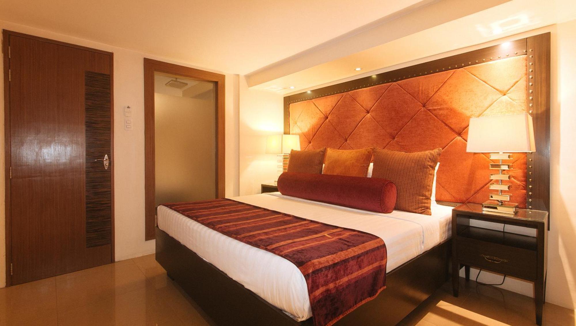Torre Venezia Hotel Quezon City Esterno foto
