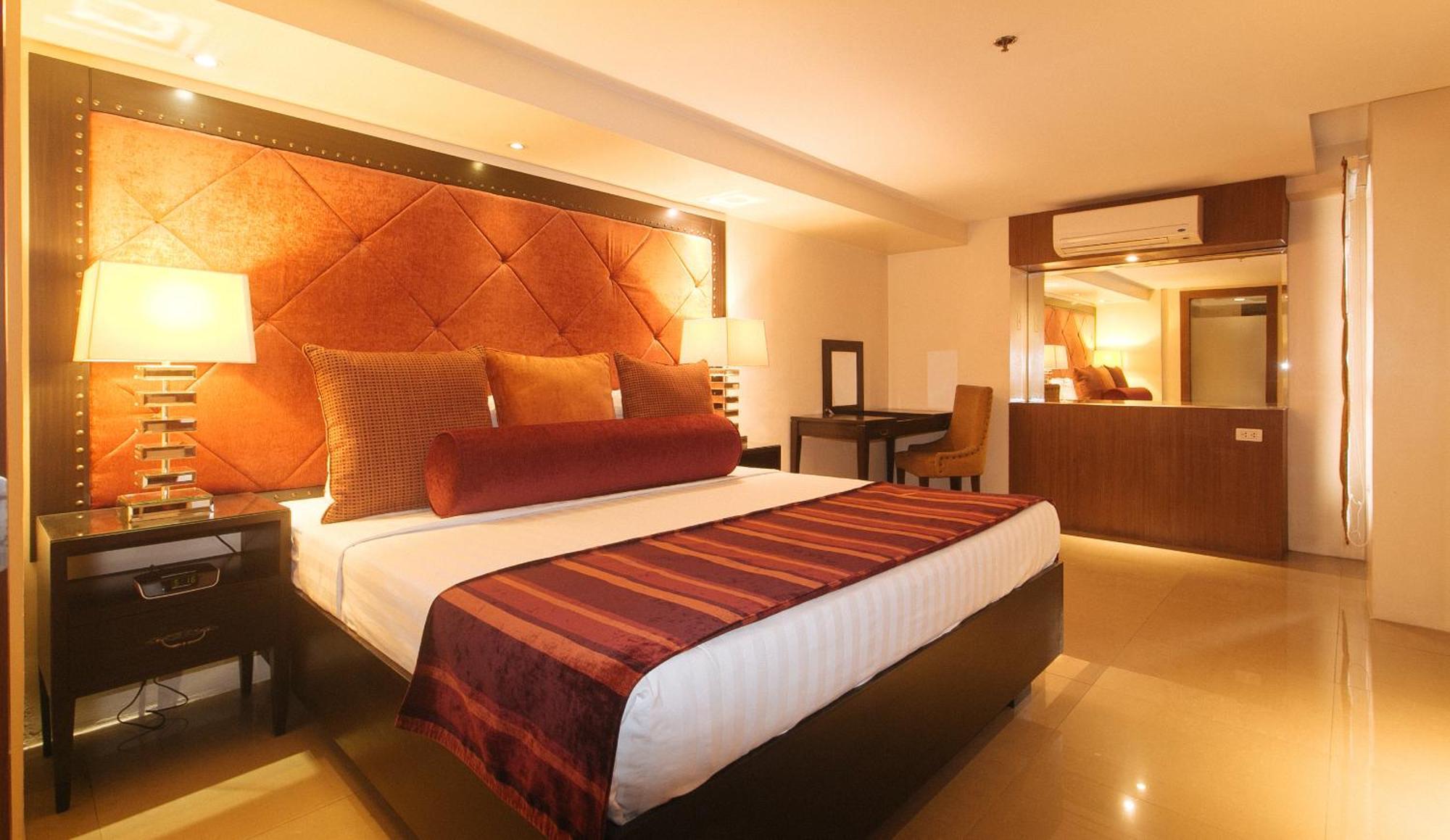 Torre Venezia Hotel Quezon City Esterno foto