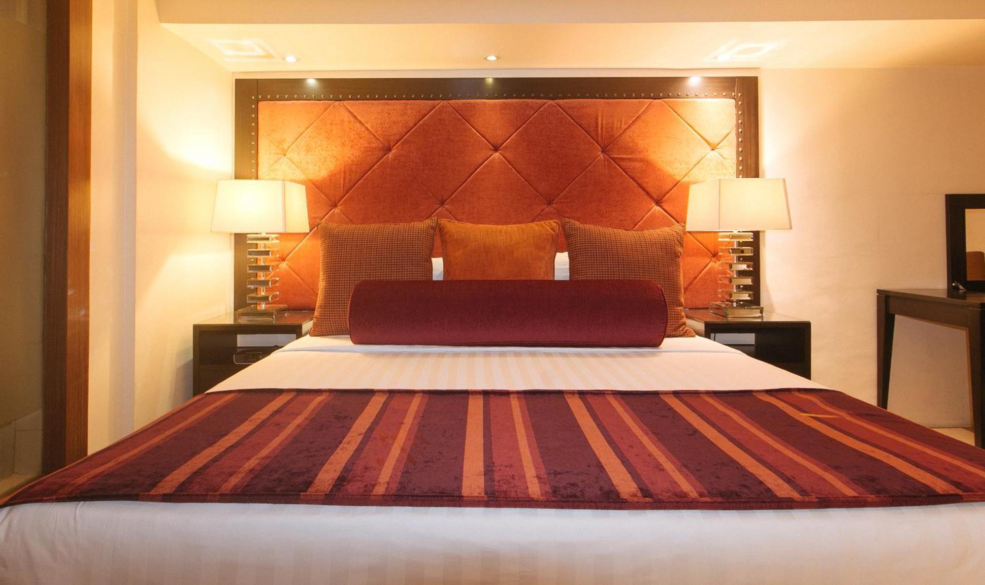Torre Venezia Hotel Quezon City Esterno foto