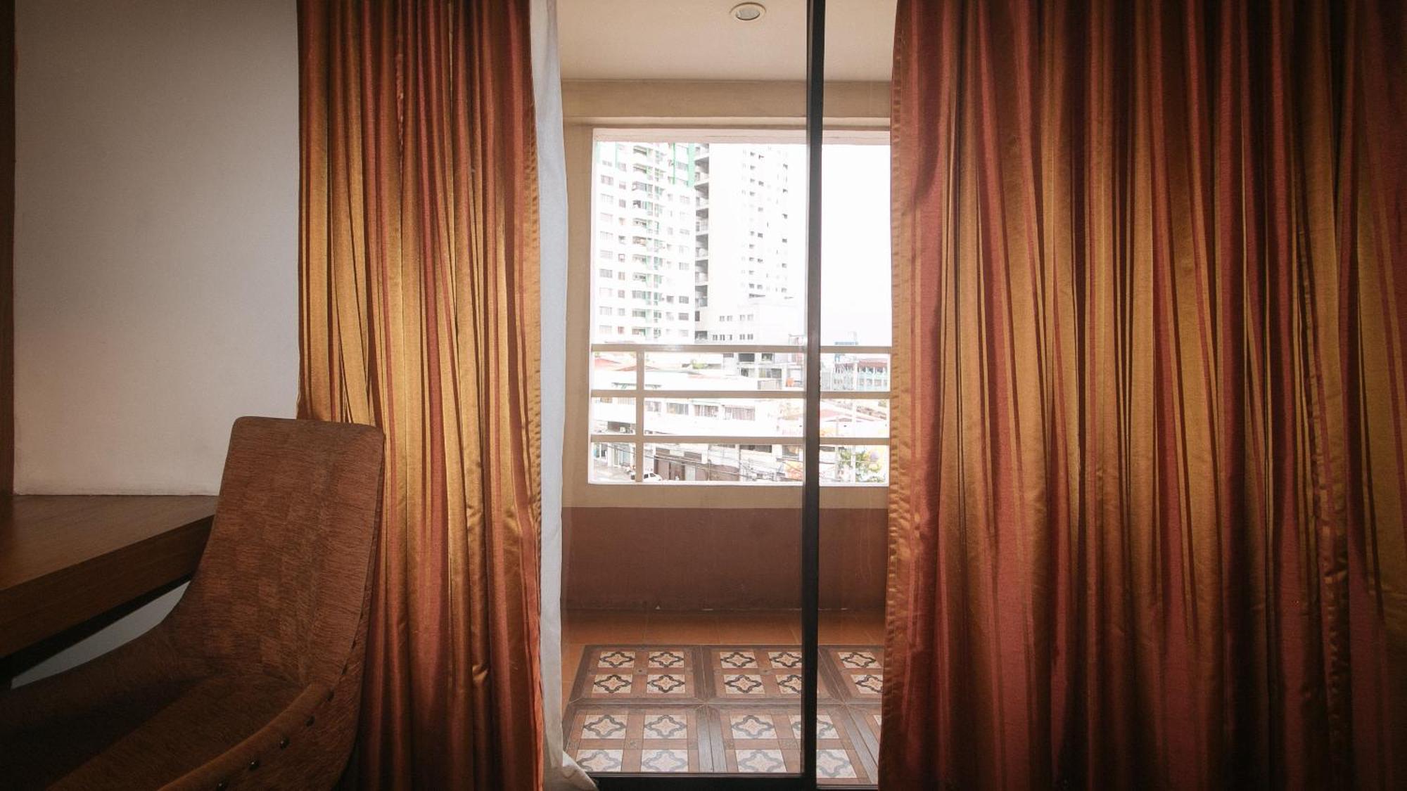 Torre Venezia Hotel Quezon City Esterno foto