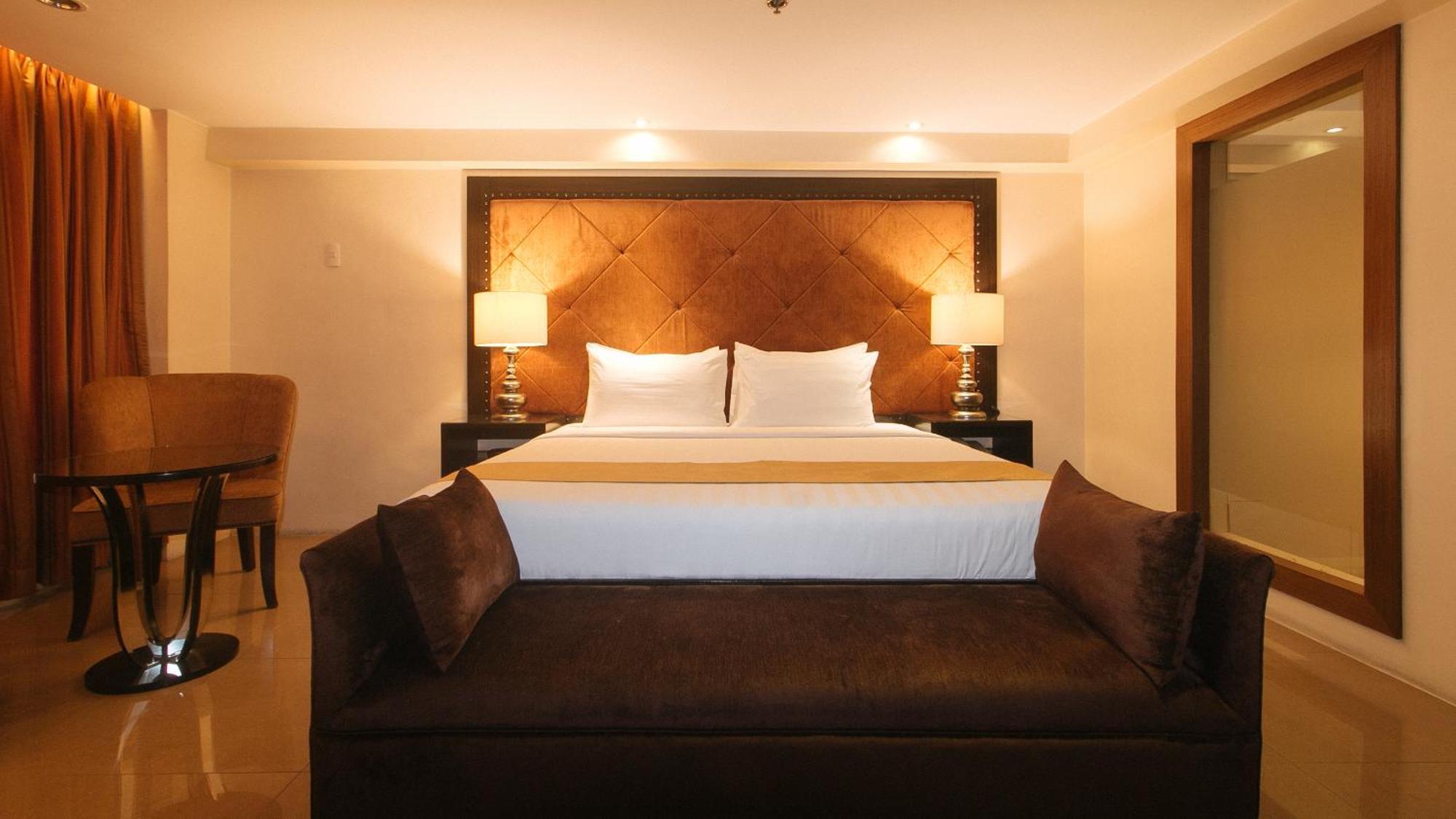 Torre Venezia Hotel Quezon City Esterno foto