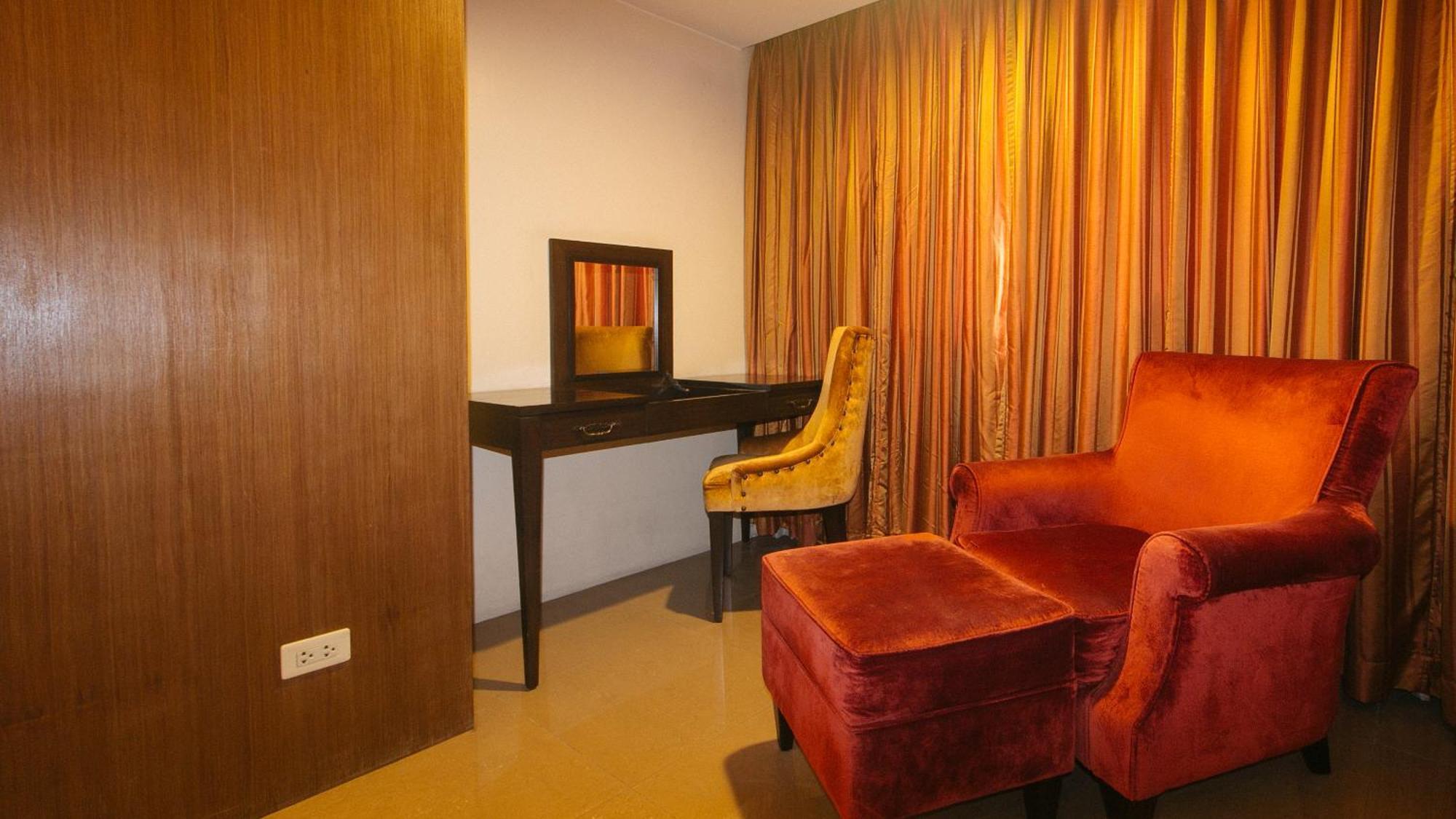 Torre Venezia Hotel Quezon City Esterno foto