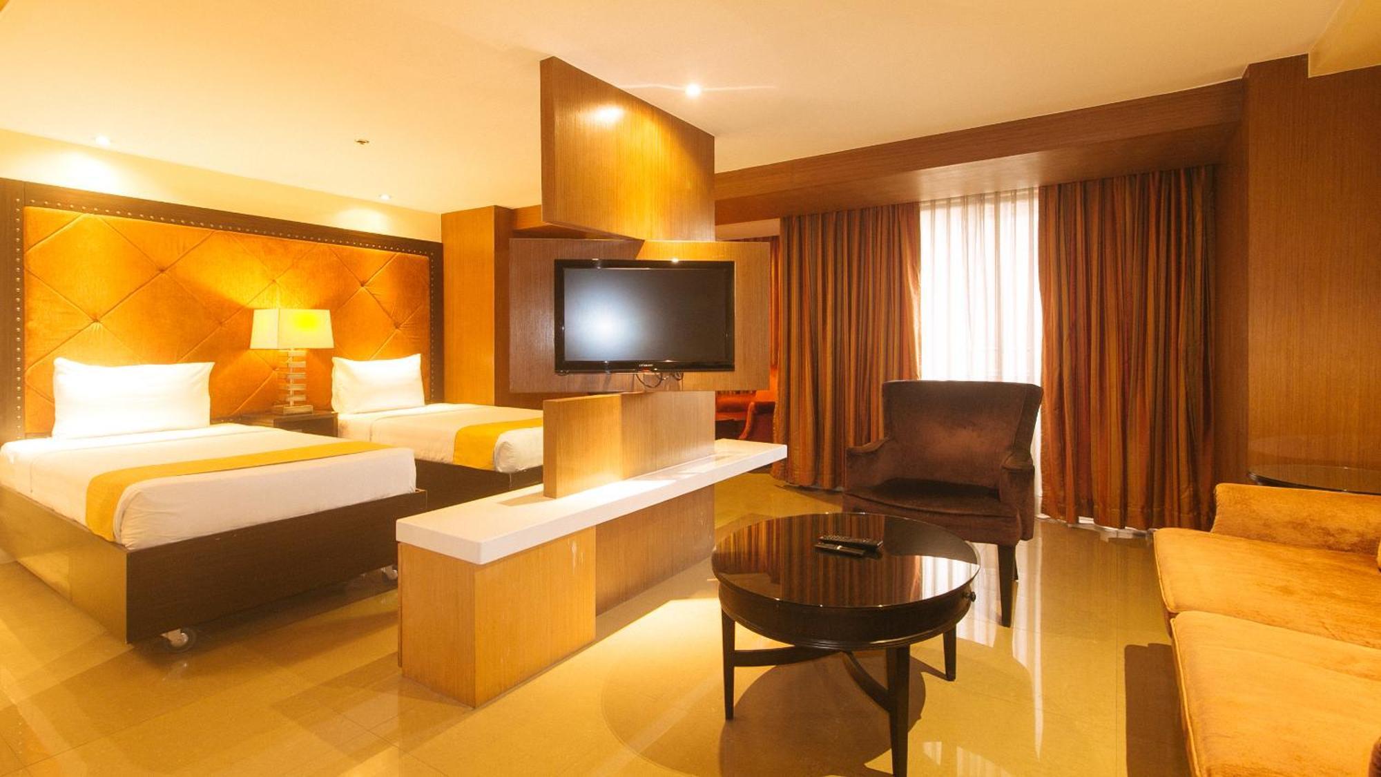 Torre Venezia Hotel Quezon City Esterno foto