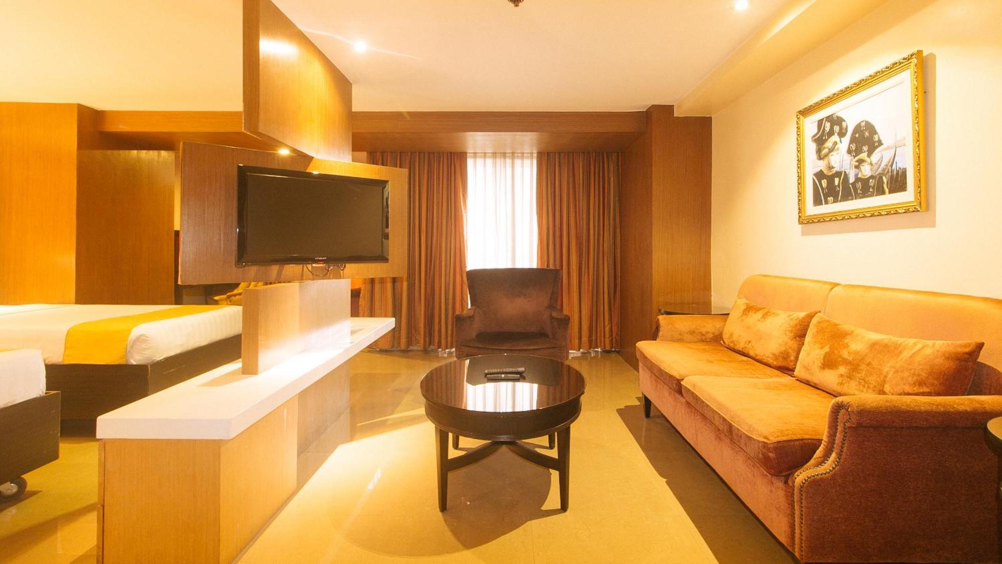 Torre Venezia Hotel Quezon City Esterno foto