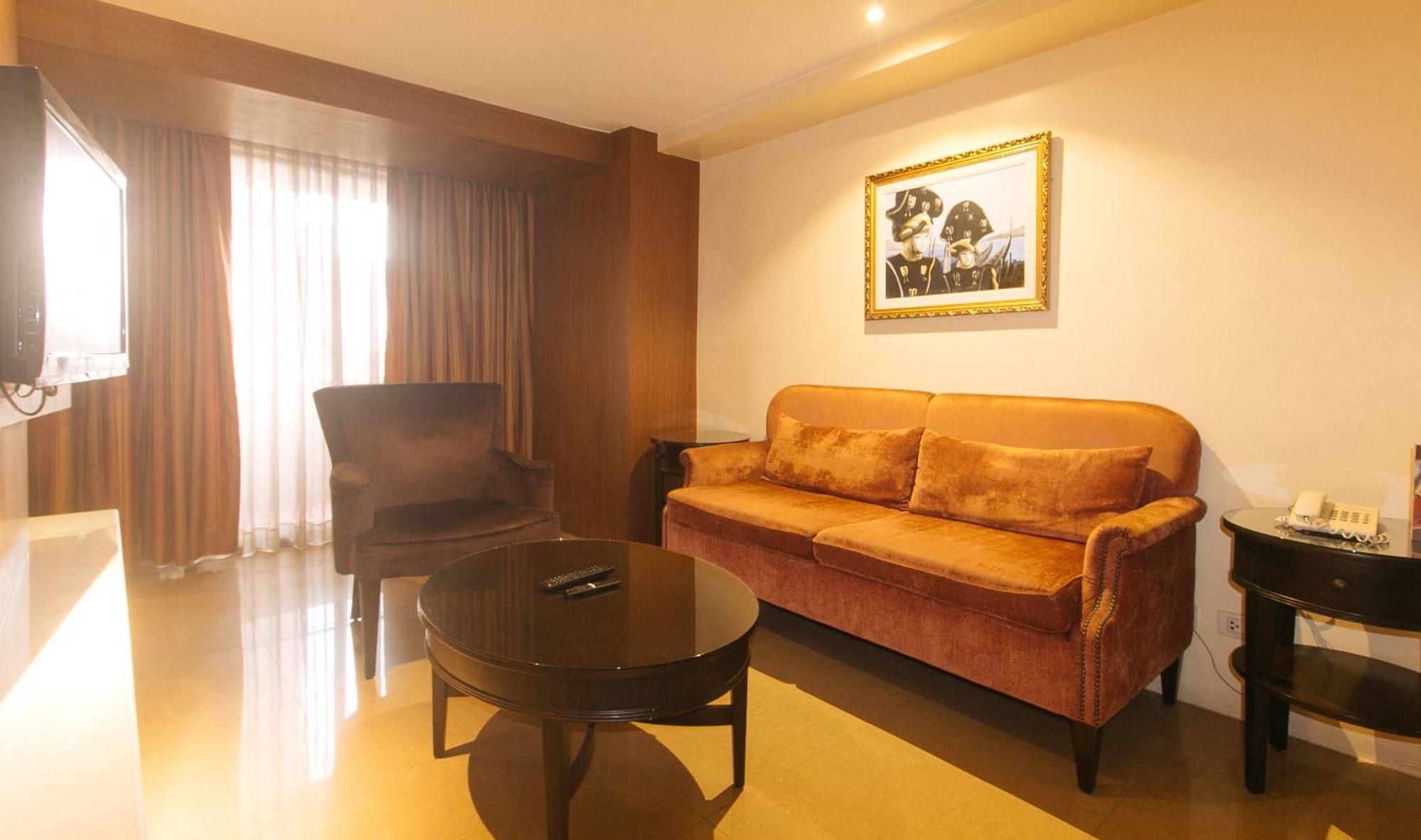 Torre Venezia Hotel Quezon City Esterno foto