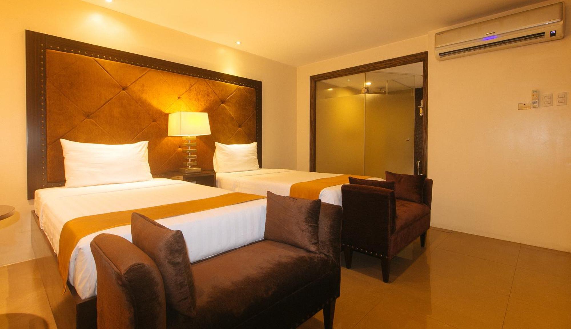 Torre Venezia Hotel Quezon City Esterno foto
