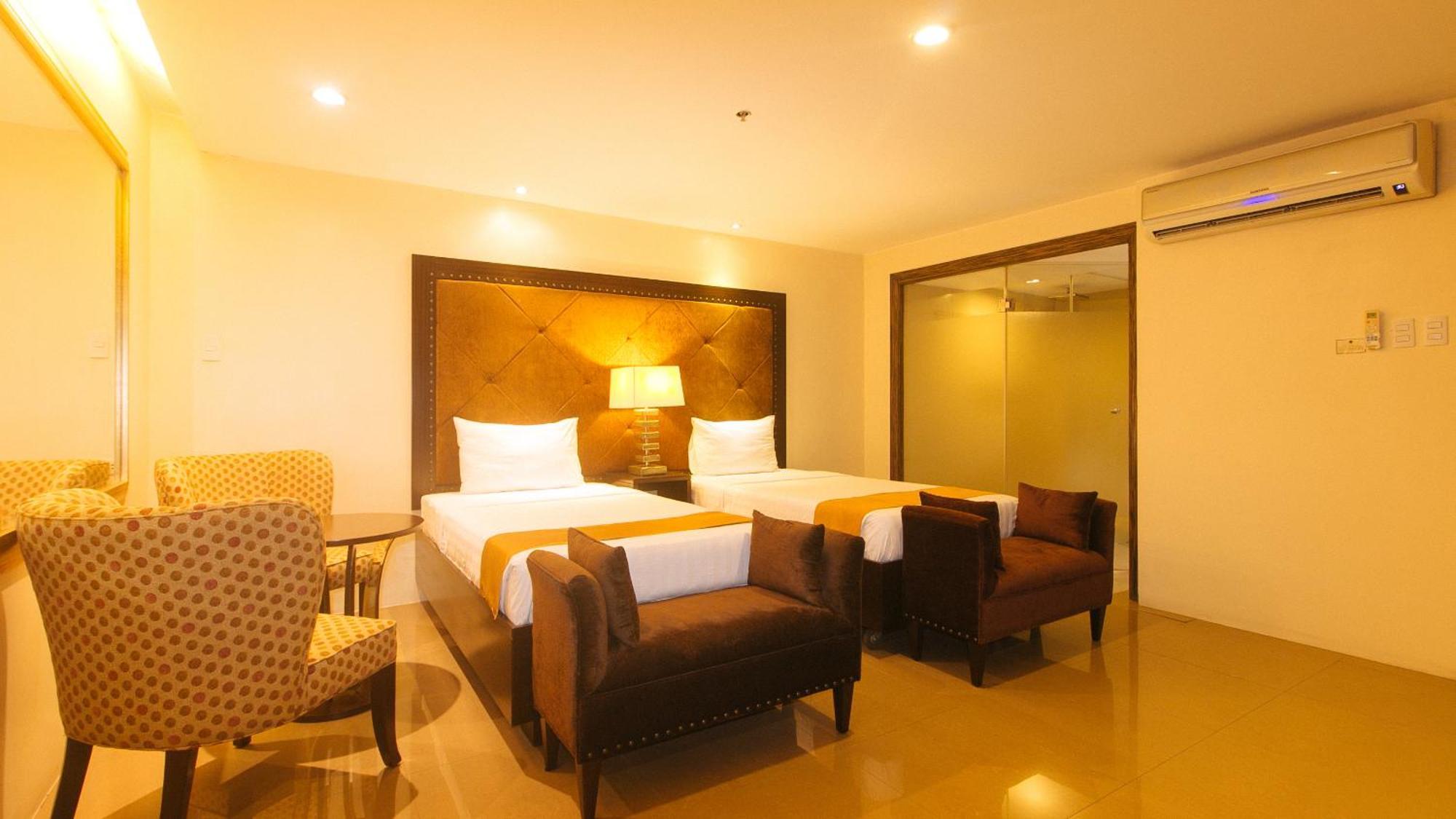 Torre Venezia Hotel Quezon City Esterno foto