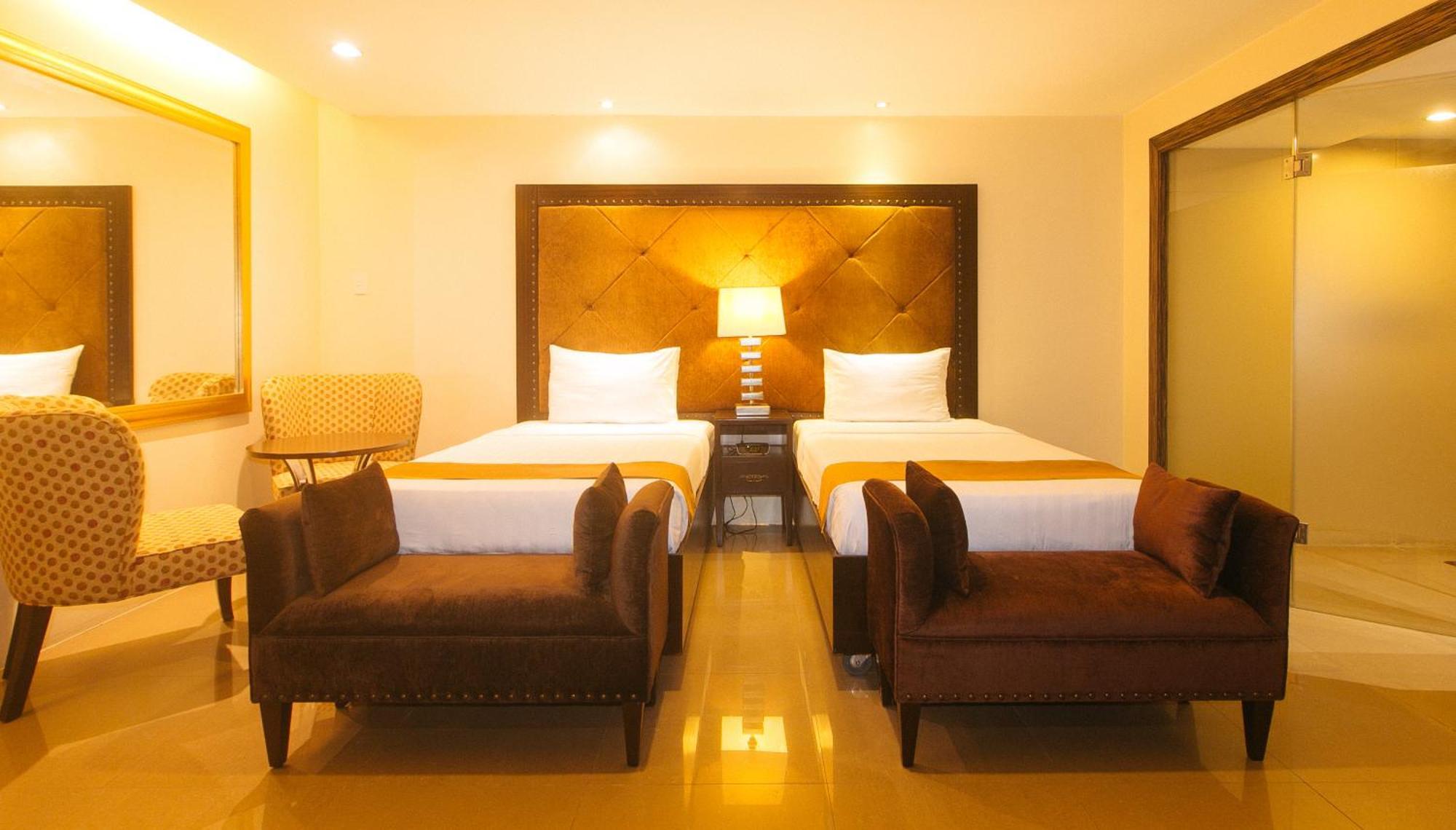 Torre Venezia Hotel Quezon City Esterno foto