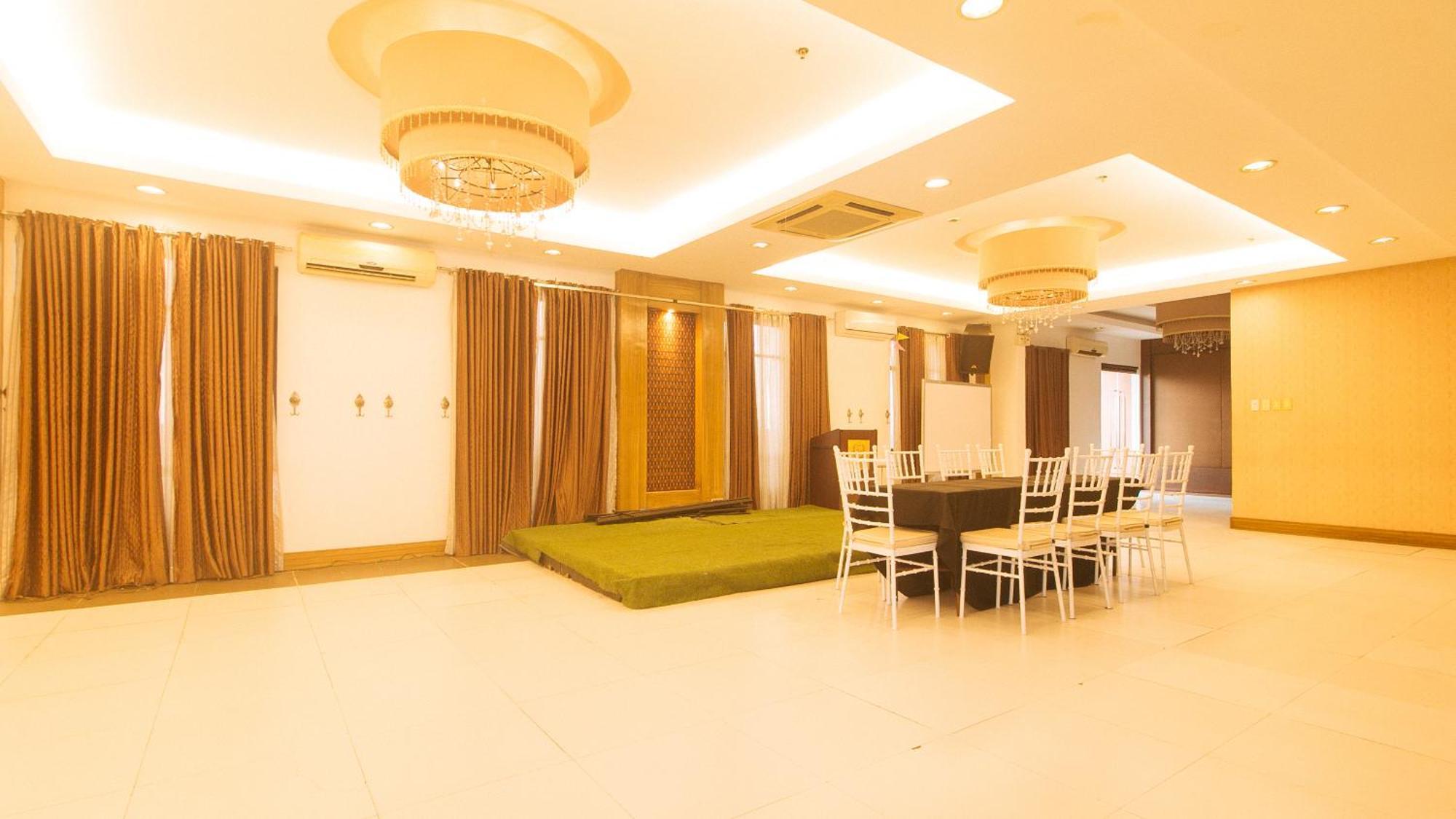 Torre Venezia Hotel Quezon City Esterno foto