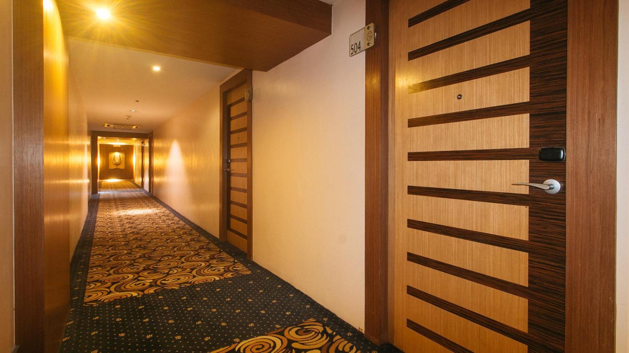 Torre Venezia Hotel Quezon City Esterno foto