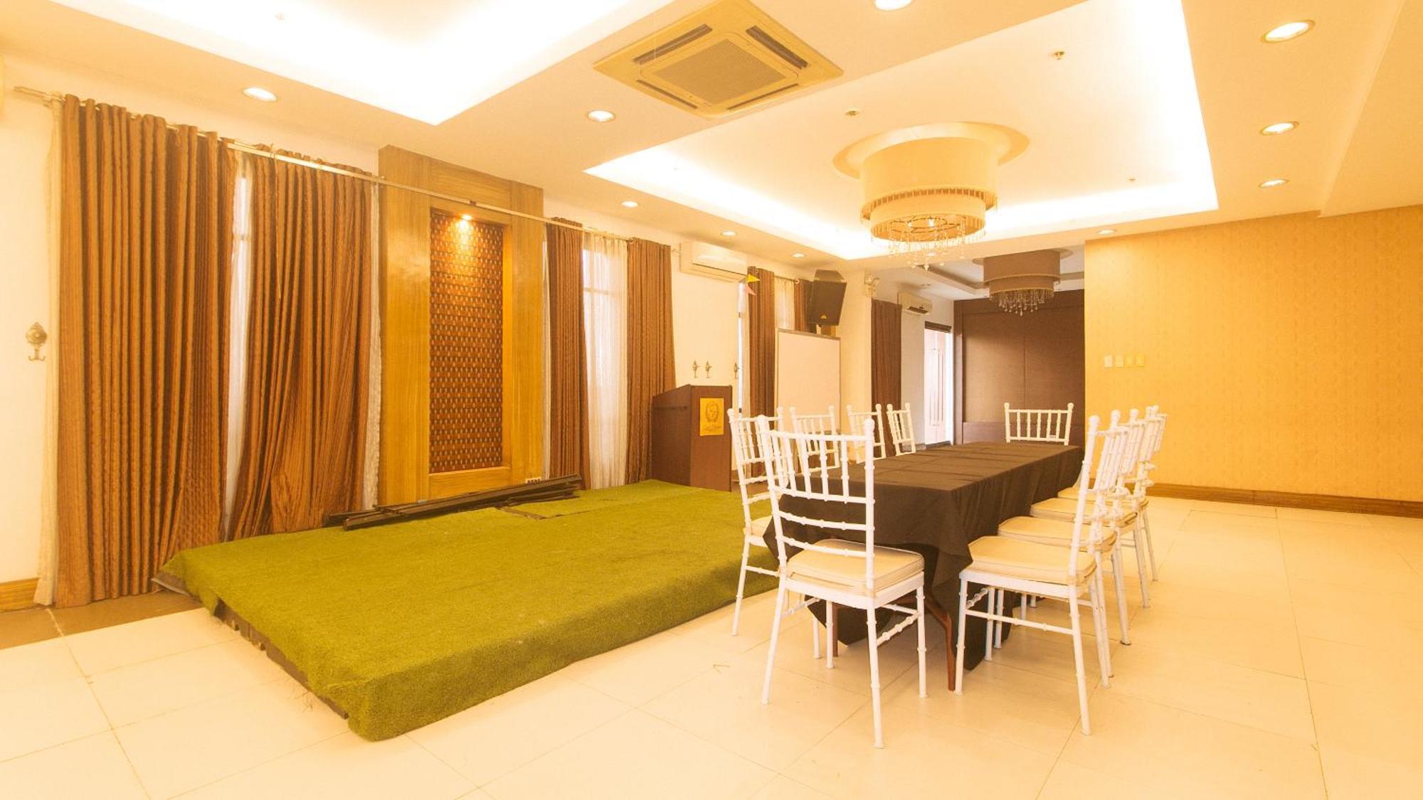Torre Venezia Hotel Quezon City Esterno foto