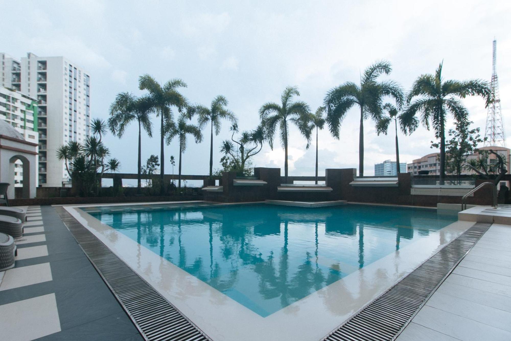 Torre Venezia Hotel Quezon City Esterno foto