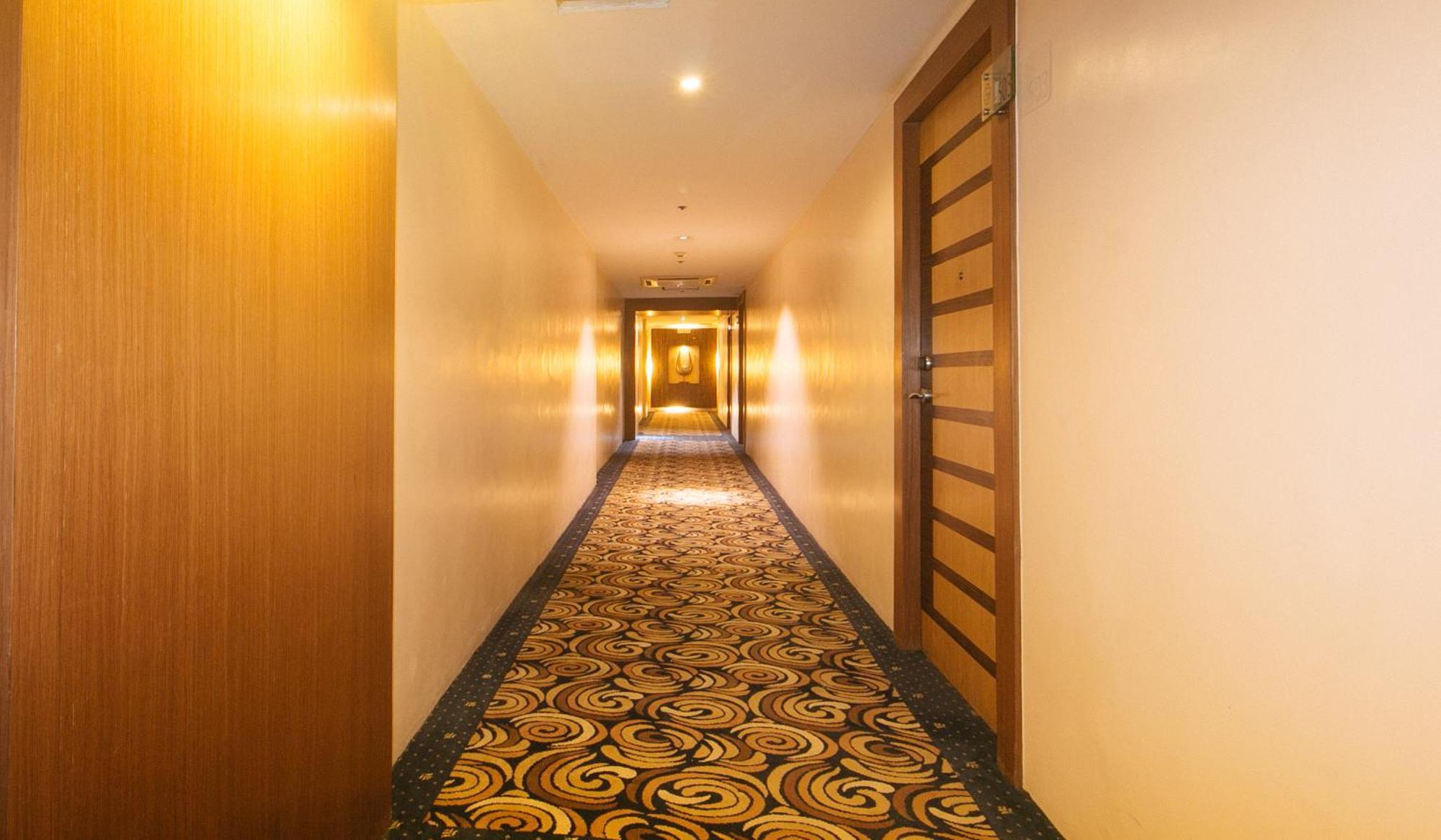 Torre Venezia Hotel Quezon City Esterno foto