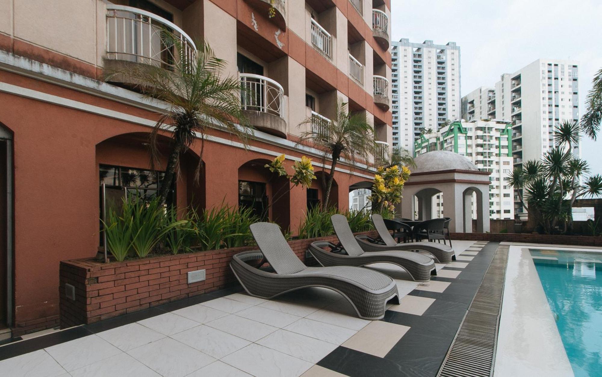 Torre Venezia Hotel Quezon City Esterno foto
