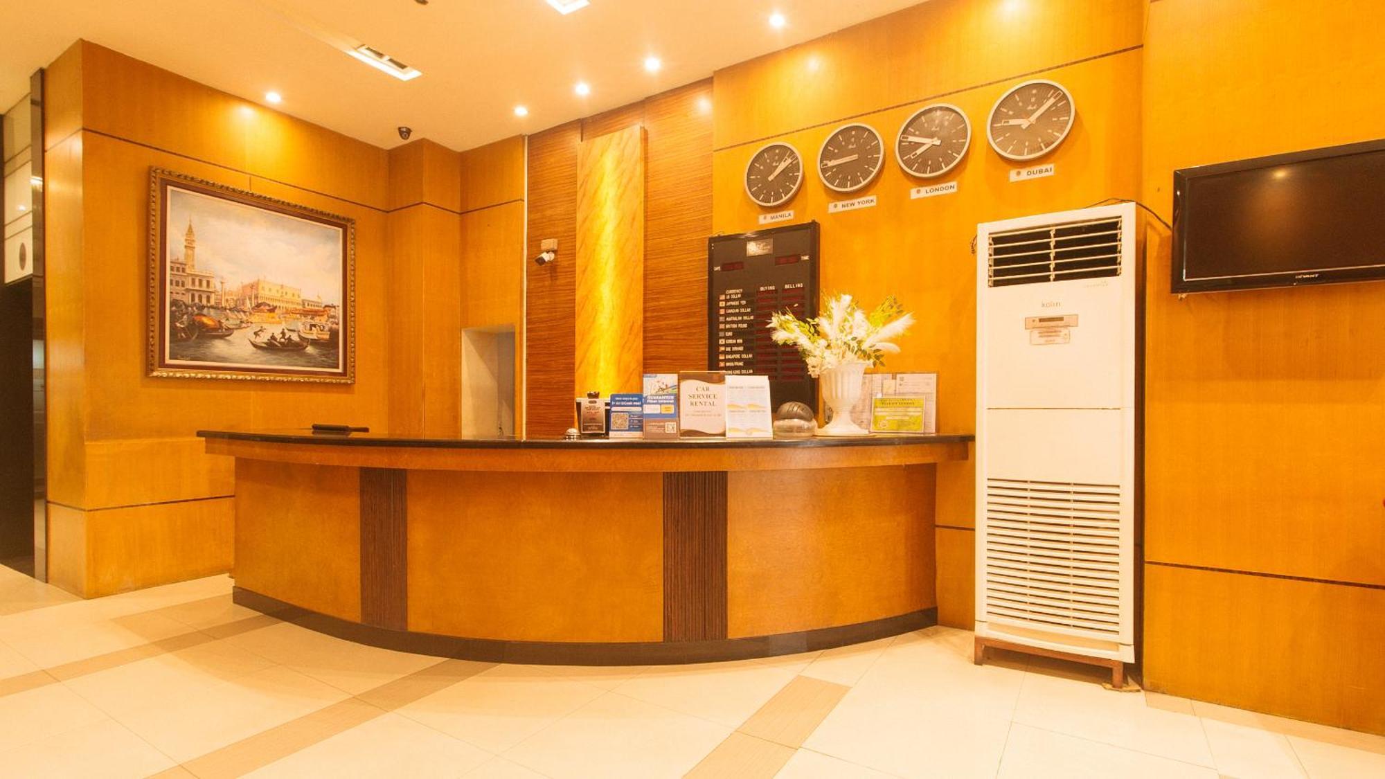 Torre Venezia Hotel Quezon City Esterno foto