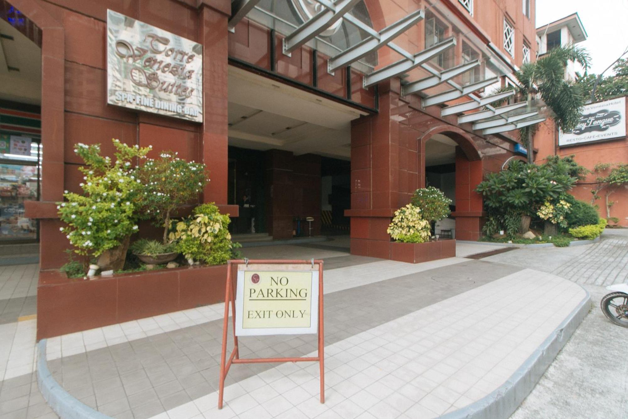 Torre Venezia Hotel Quezon City Esterno foto