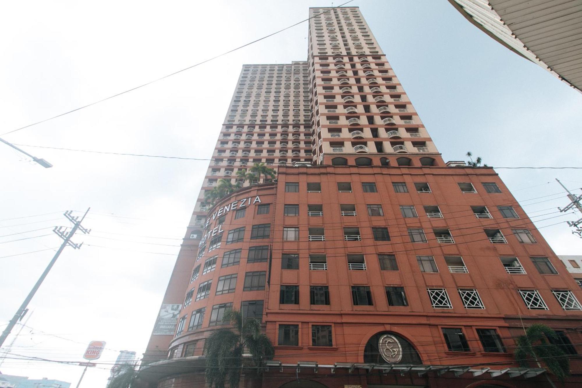 Torre Venezia Hotel Quezon City Esterno foto